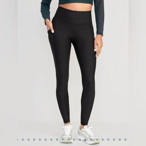Old Navy Elevate Leggings with Pocket. Size small, tall